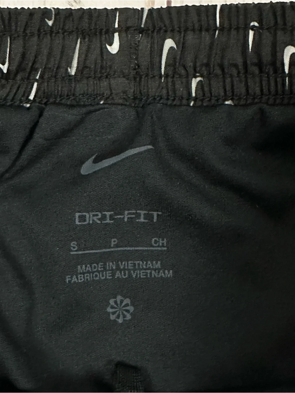 NIKE girl's Dri-Fit black & white Printed Swoosh running shorts - size small